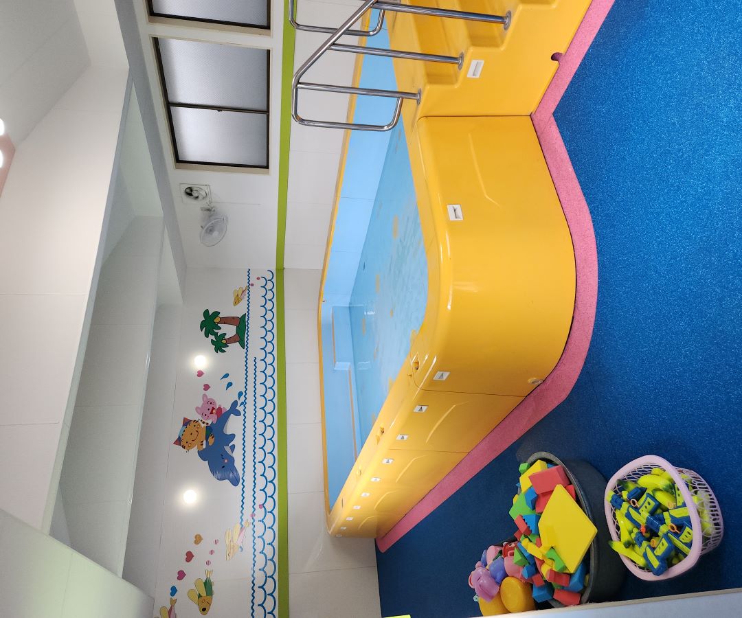室内温水プール